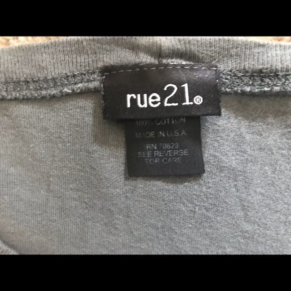 ⭐️Rue 21, Gray/Black/White ,T-Shirt, Size L⭐️ - Picture 5 of 10